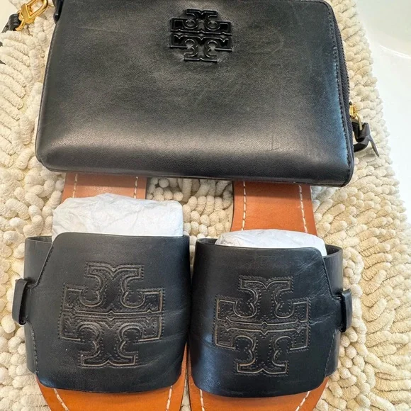 Tory Burch Tan Sandals and wristlet - Picture 3 of 7